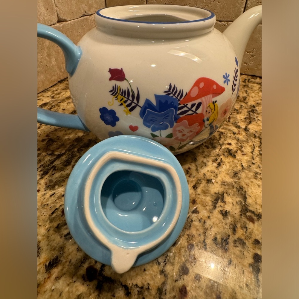 Disney Alice in Wonderland Ceramic Tea Pot with Fitted Lid Top - Picture 6 of 9